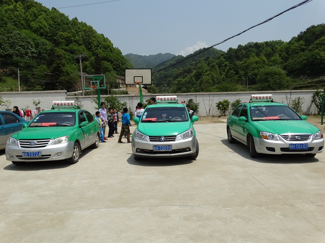 情系大别山，书香伴成长----社会事业系首个爱心书屋建成