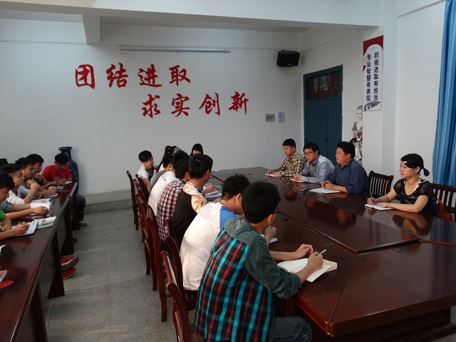 我系组织签订班级安全承诺书